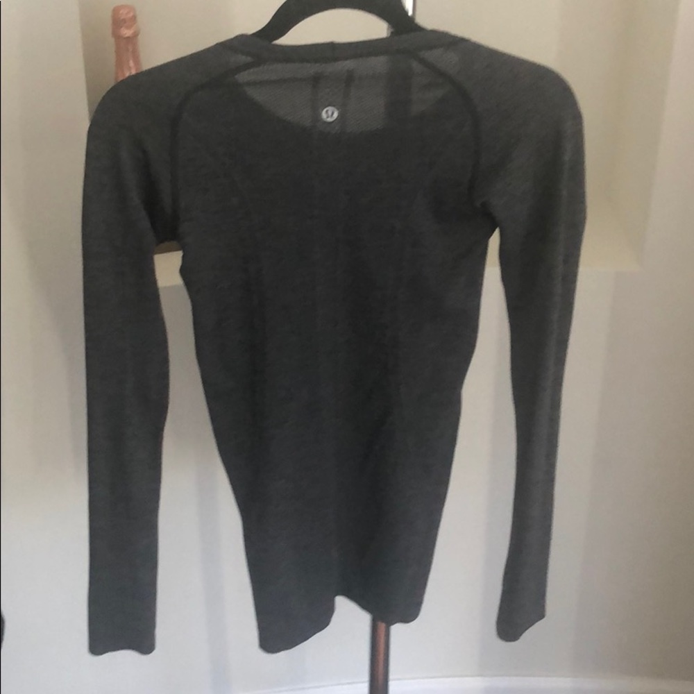 Lululemon workout top